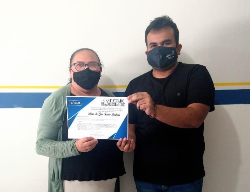Patos PREV realiza entrega de certificados de aposentadoria a servidores municipais